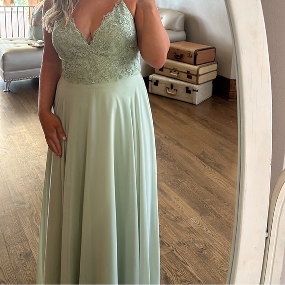 Azazie Dresses & Skirts - Azazie Green Spaghetti Strap Sleeveless Maxi Gown